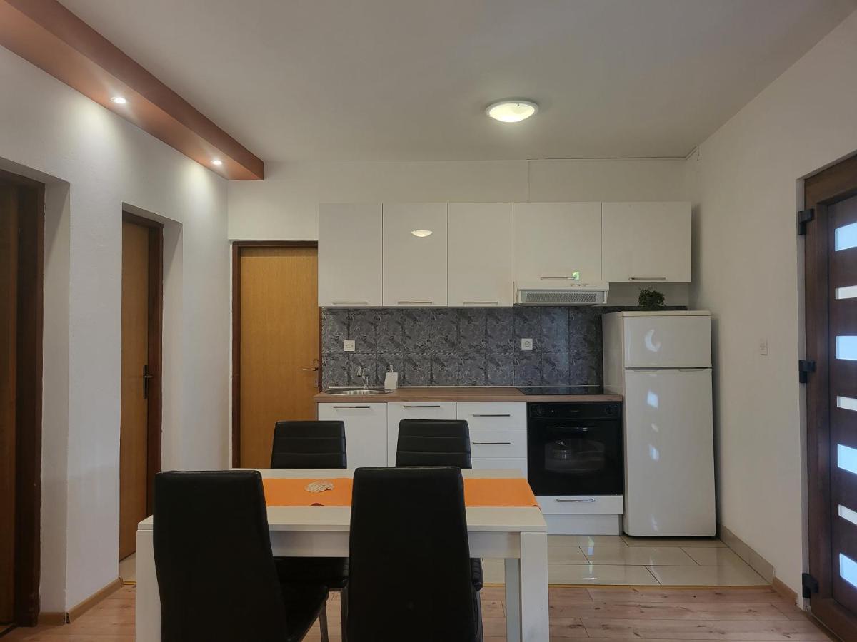 Apartments Lola 比奥格勒·纳·莫鲁 外观 照片