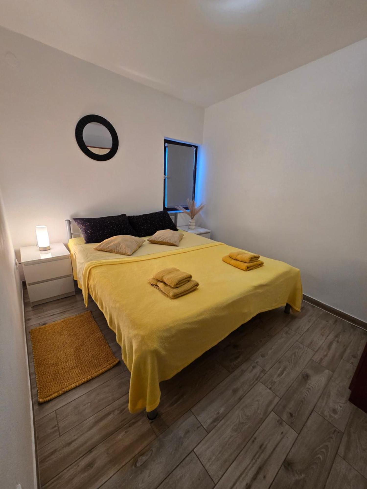 Apartments Lola 比奥格勒·纳·莫鲁 外观 照片